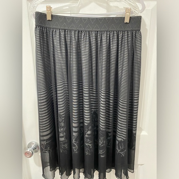 Lularoe, women’s lined skirt, size L, black, good condition, 29 inches long - Picture 5 of 5